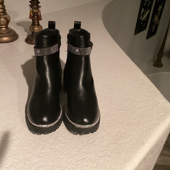Rouge Women Ankle Sequins Boots, Size 8, Color Black NEW - Picture 1 of 4